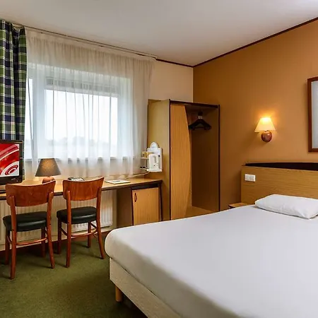 Campanile & Restaurant 3*