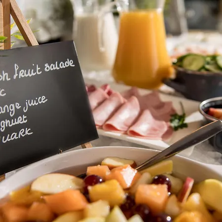 Campanile & Restaurant 3*