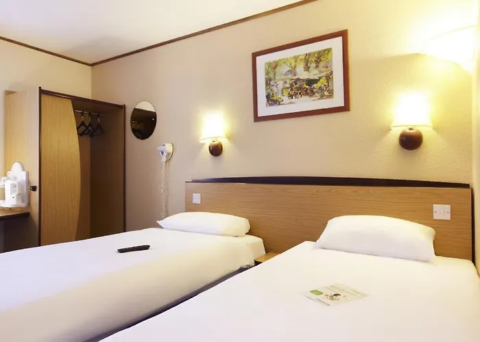 Otel Campanile & Restaurant 3*